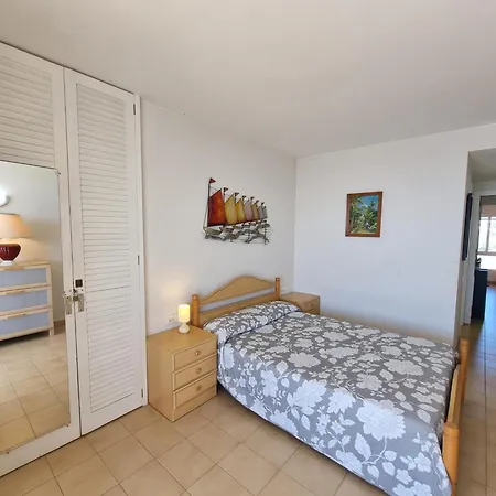Moderno Cerca De La Playa Con Terraza - Hisp-236-128